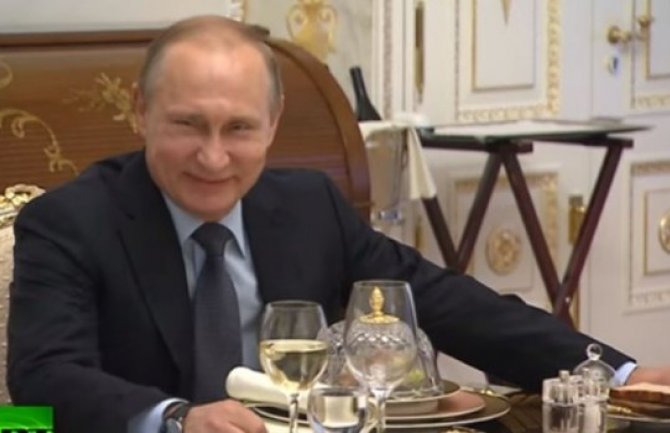 Putin otkrio da je postao deda(VIDEO)