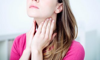 Bol u grlu, otežano gutanje i temperatura-simptomi gnojne angine