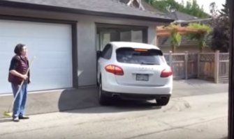 Bolan pokušaj parkiranja poršea(VIDEO)