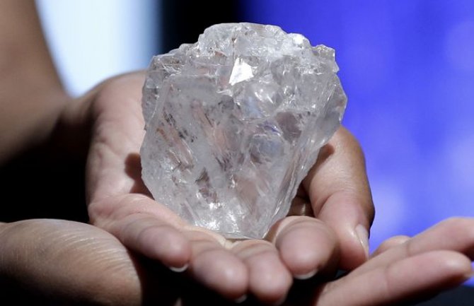 Filmska pljačku u Parizu, ukradeni dijamanti vrijednosti 2 miliona eura