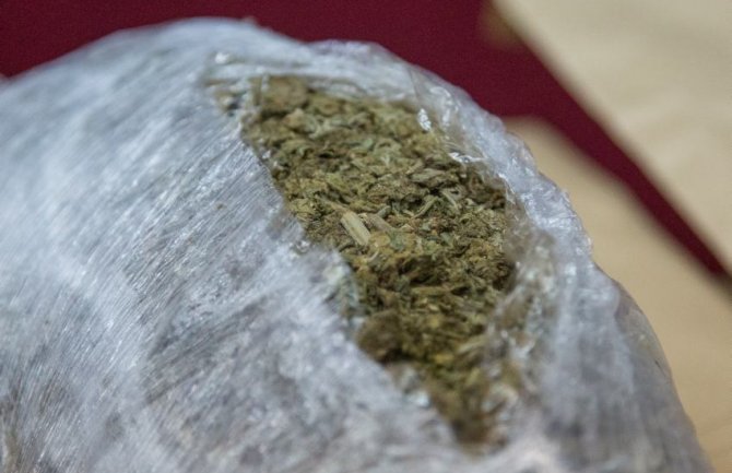 Oduzeto 1,5 kg marihuane, uhapšene dvije osobe