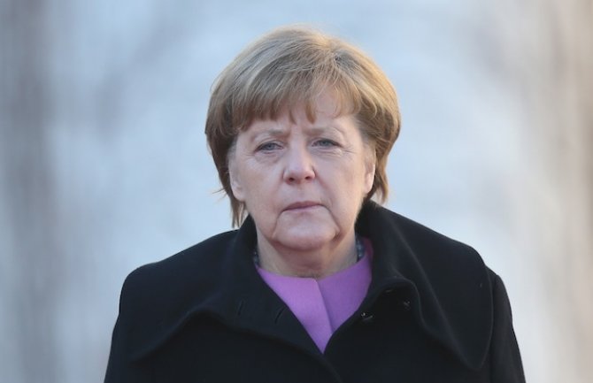 Merkelovoj poslali račun za izbjeglice od 736.200 eura