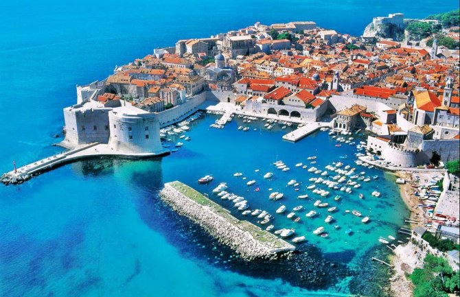 Upozorenje turistima: Leglo zmija u Dubrovniku