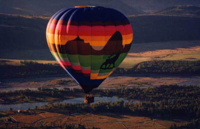 Oborio svjetski rekord u vožnji balonom: Obletio zemlju za 11 dana (VIDEO)