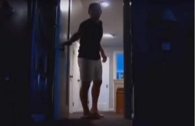 Čuo neobične zvukove pa otkrio da nepoznata žena živi u potkrovlju njegove kuće(VIDEO)