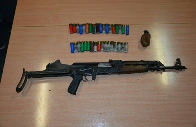 Berane: Zaplijenjena automatska puška i pištolj