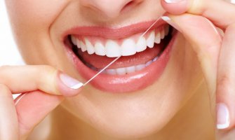 Čišćenje zuba koncem – gubljenje vremena?