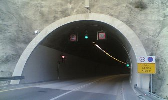 Udes u tunelu Sozina: Saobraćaj bio zatvoren pola sata