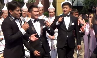 Ovako su muzičari iz Kazahstana otpjevali pjesmu Miroslava Ilića 