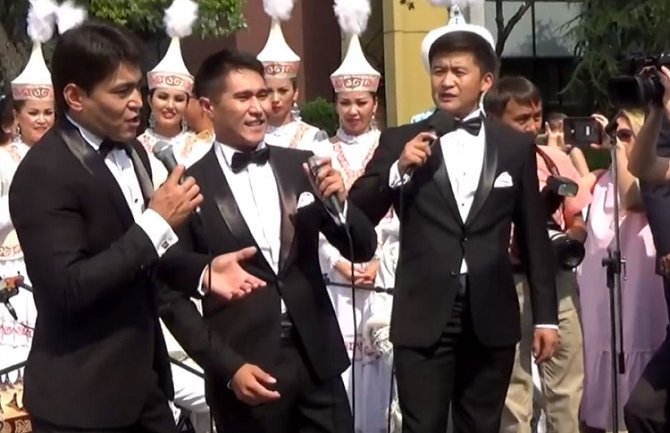 Ovako su muzičari iz Kazahstana otpjevali pjesmu Miroslava Ilića 