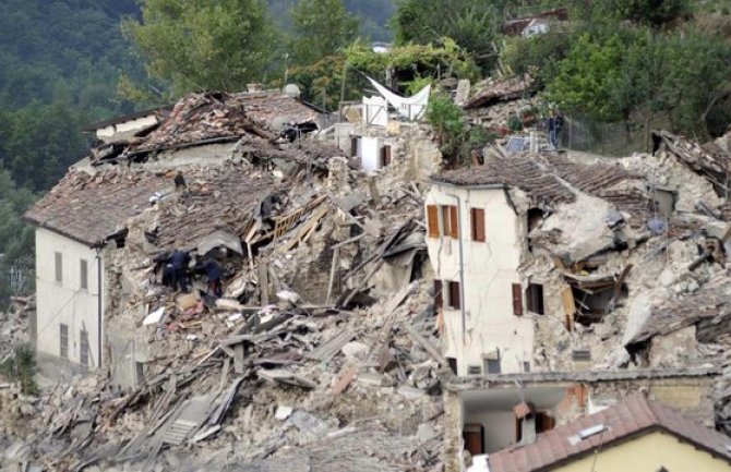 Italija: Migranti pomažu mještanima poslije zemljotresa