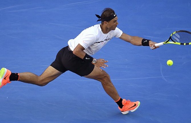 Nadal se povukao s Mastersa u Parizu zbog povrede koljena