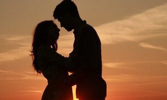 Naučnici dokazali: Ljubav na prvi pogled ne postoji