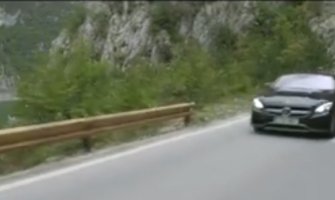 Luksuzni sportaši protutnjali preko Pivskog jezera(VIDEO)