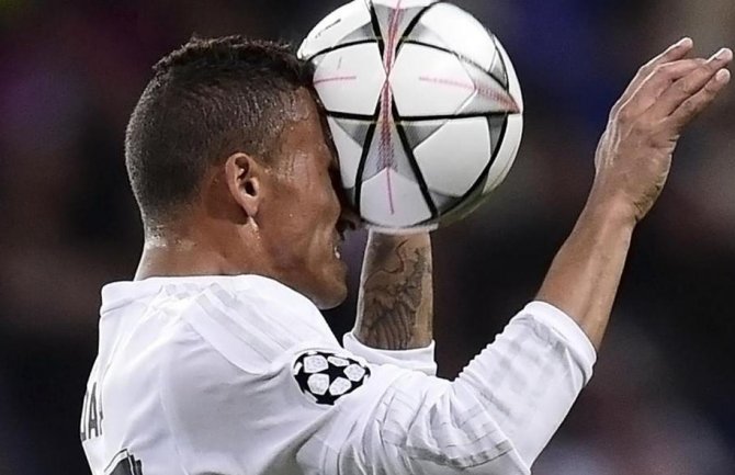 UEFA istražuje rizike kojima su fudbaleri izloženi pri udaranju lopte glavom