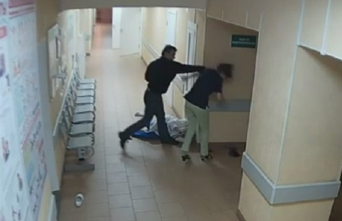 Pijani muškarac pretukao medicinske sestre u bolnici(VIDEO)