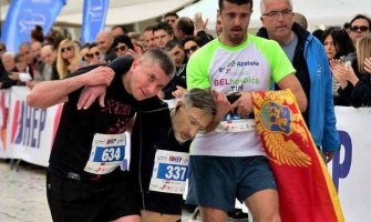 Maratonci iz Crne Gore rasplakali Split: Na rukama nosili takmičara da završi trku