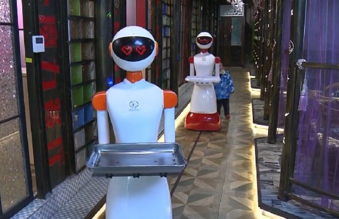 Počeli da rade roboti konobari, koštaju samo 28 dolara godišnje