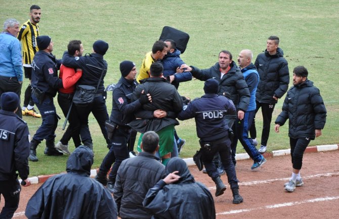 Policija prekinula tuču fudbalera