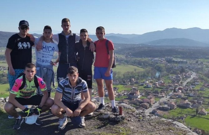 Mladi biciklisti kluba ''Mašinac'' vozili kružnu turu od Podgorice do Spuža
