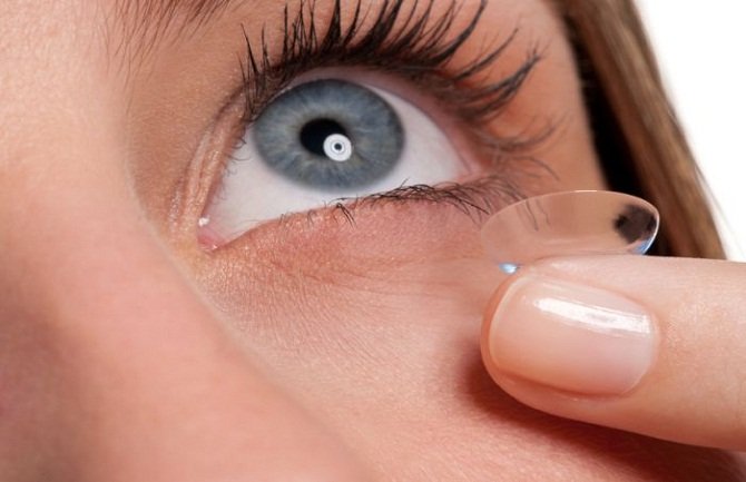 Ljekari pronašli 27 kontaktnih sočiva u oku Britanke