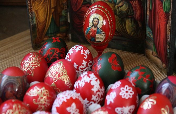 Evo ZAŠTO se za Vaskrs tradicionalno jaja boje u crvenu boju