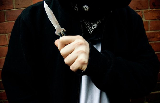 Podgoričanin prijetio radnici marketa nožem, uzeo 530 eura