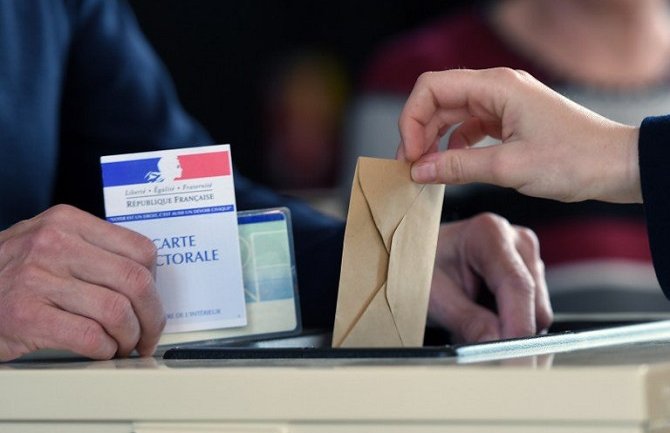 Glasanje u Francuskoj teče mirno, policija i vojska budno prate