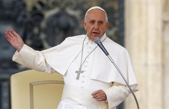 Papa Franjo:Prihvatite migrante širom otvorenih ruku