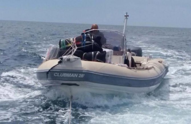 U moru kod Ulcinja plutali džakovi sa drogom, pronađeno 60 kg narkotika