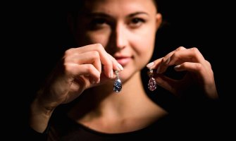 U Ženevi prodate naušnice sa dijamantima za rekordnih 57 miliona dolara