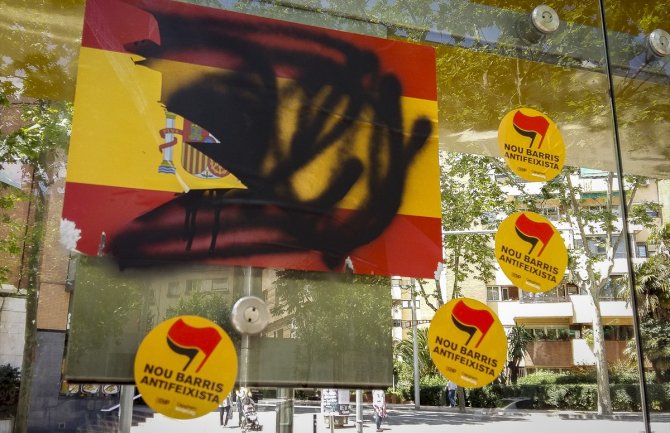 Stotine španskih zastava kao znak protesta protiv inicijativa za nezavisnost Katalonije
