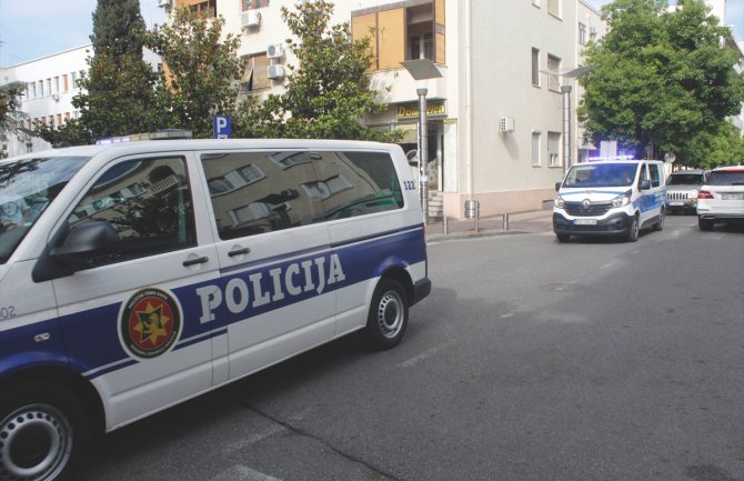 Policija pretresla šest lokacija u Podgorici: Pronađena droga, oružje...