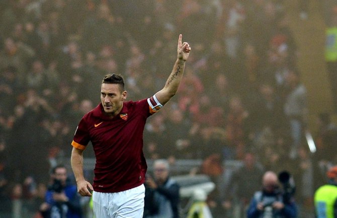 Potvrđeno: Toti će u nedjelju poslednji put igrati za Romu
