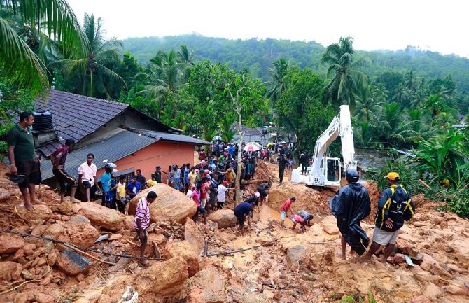 U Šri Lanki stradalo 100 ljudi, a 99 se vodi kao nestalo