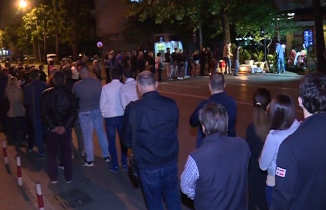 Građani sinoć zapalili svijeće za Duška Jovanovića