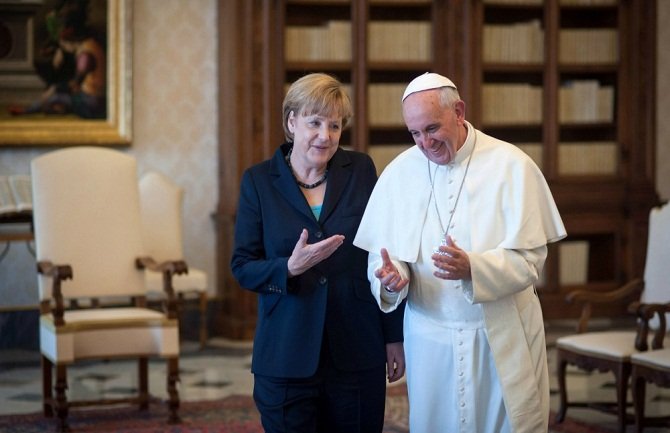Merkel i papa razgovarali o klimatskim promjenama i terorizmu