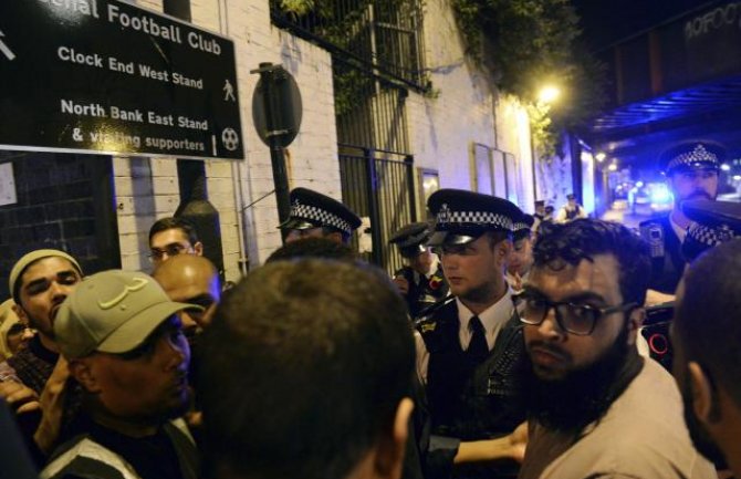 London: Vikao pobiću muslimane pa vozilom uletio u masu pješaka, jedan stradao