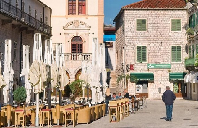 Kotor: Manje terase kafića zbog zagušenja javnih površina