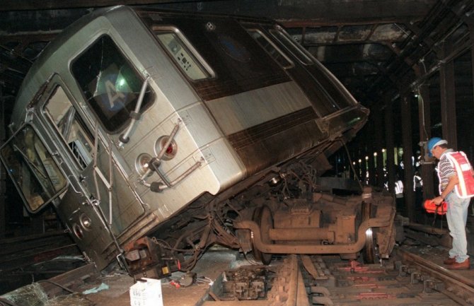 Njujork: Voz iskliznuo iz šina, 34 osobe povrijeđene 