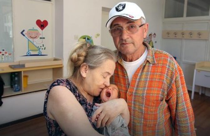 Ispunila svoju jedinu želju: Pazarka u 60. godini rodila ćerku