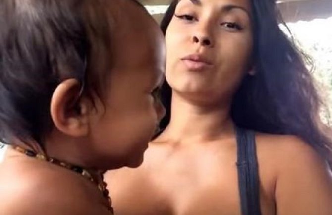 Majka priznala da je dojila bebu dok je imala seks! (Video)