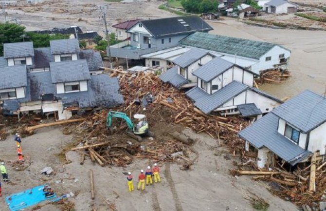 Poplave u Japanu odnijele 18 života, za mnogima se traga