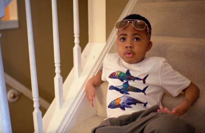 Prvo dijete na svijetu kome su presađene obije šake (VIDEO)