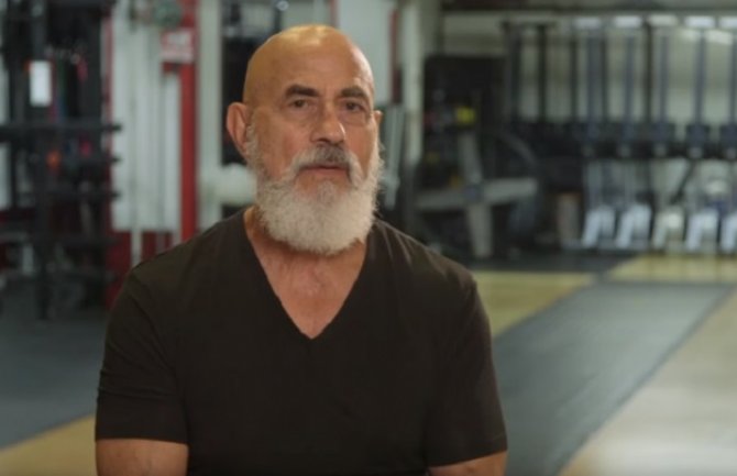 On ima 78 godina, a evo šta može da uradi u teretani (VIDEO)