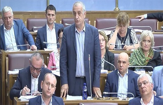 Skupština ukinula imunitet Raduloviću, Jočić, Kneževiću i Đukanoviću