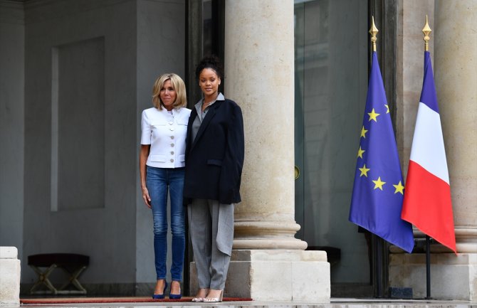 Rijana u Parizu  s prvom damom Francuske 