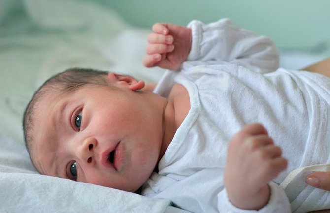 Poljska: Bračni par oteo novorođenče iz bolnice kako ga ne bi vakcinisali