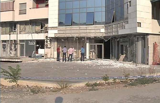 Podgorica: Snažna eksplozija, popucala stakla na zgradama, oštećena auta