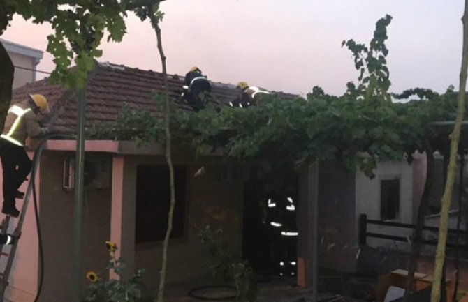 Požar u kući, veliko oštećenje usred dima